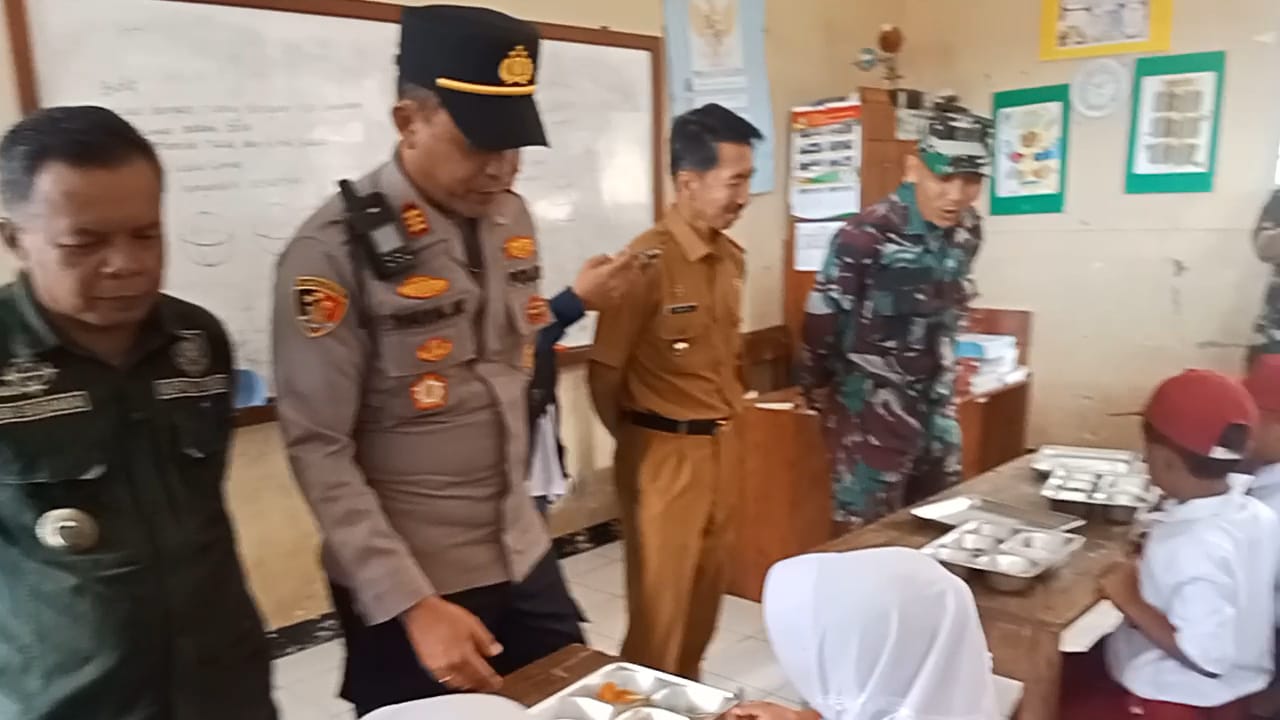 Launching Satuan Pelayanan Pemenuhan Gizi “Guna Rasa” di Desa Tenggeraharja, Sukamantri