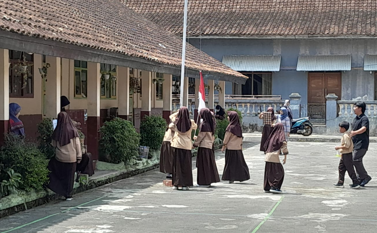SDN 2 Golat Gelar Pemantapan Latihan Upacara untuk Siswa Kelas 4 dan 5