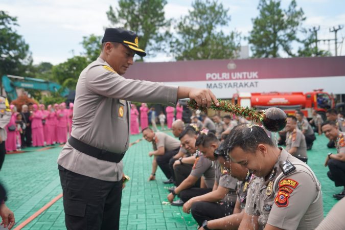 Kapolres Tasikmalaya Kota Pimpin Upacara Kenaikan Pangkat Personel Polres Tasikmalaya Kota