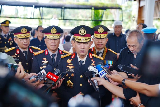Hadiri Pemakaman, Kapolri: Pesan Eyang Meri Jadi Inspirasi Dan Semangat Keluarga Besar Polri