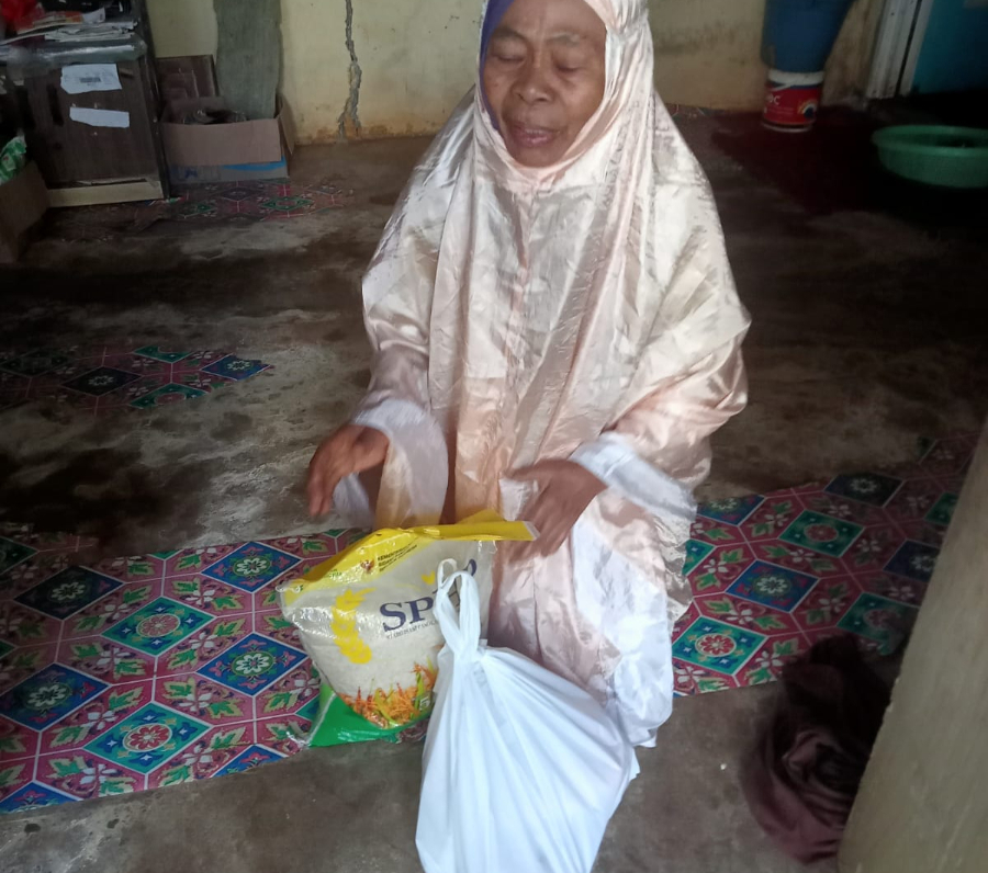 Sambut Ramadhan, Pemdes Panjalu Salurkan Sembako untuk Lansia, Jompo, dan Yatim Piatu