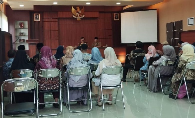 Hadiri Pemberian Uang Kadeudeuh, Maman Tegaskan Purnabakti Bukan Akhir Dari Pengabdian