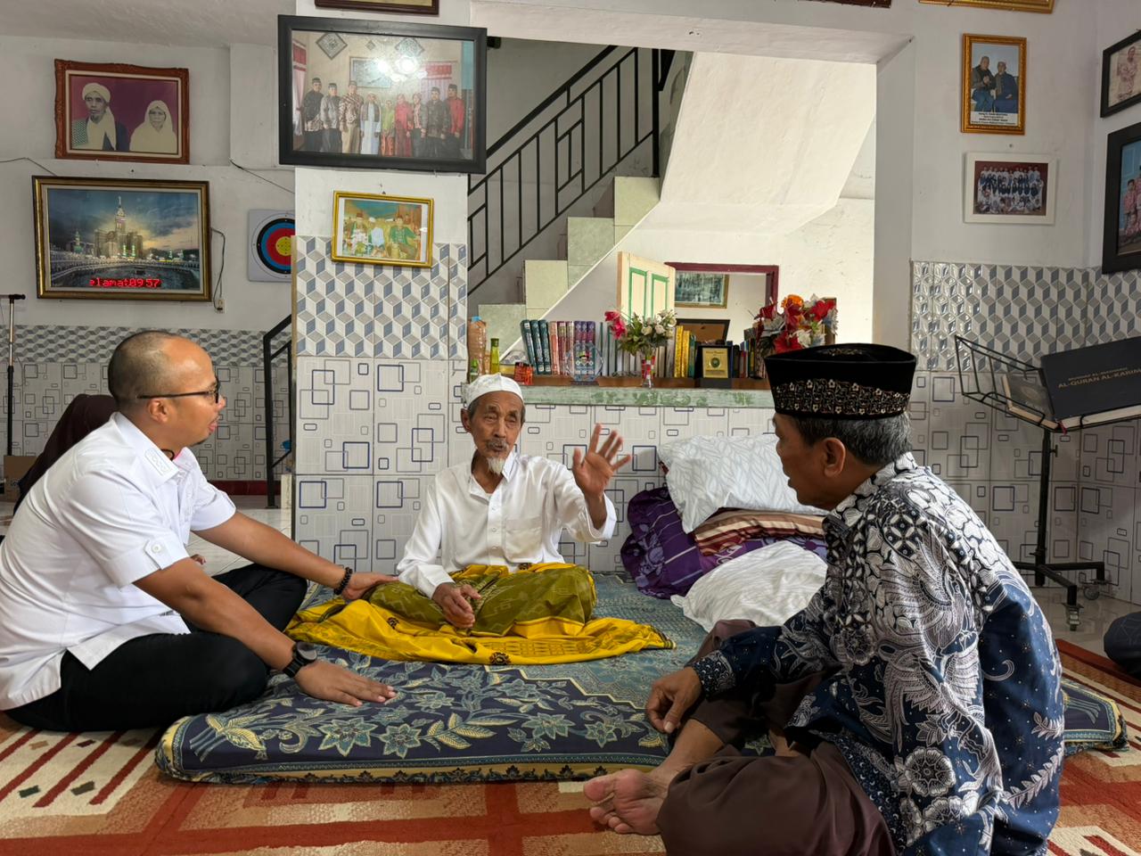 Awali Aktivitas Dengan Bersepeda Pasca Menunaikan Ibadah Haji, Wali Kota Viman Silahturahmi ke Pimpinan Pondok Pesantren Sebelum ke Kantor.