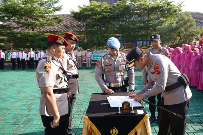 Kapolres Tasikmalaya Kota Pimpin Langsung Serah Terima Jabatan Wakapolres Dan Kasat Reskrim