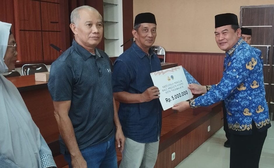 39 ASN Purna Tugas Terima Uang Kadeudeuh Dari Korpri Kota Tasikmalaya