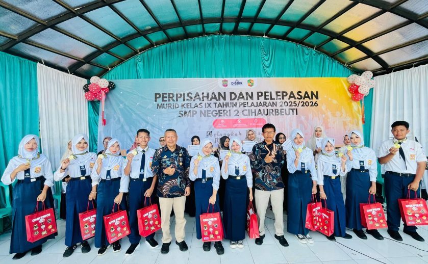 Pelepasan Siswa Kelas IX SMPN 2 Cihaurbeuti Berlangsung Haru, Kepala Sekolah Pesankan Jaga Almamater dan Raih Masa Depan