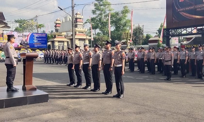 Naikan Pangkat 55 Personel  Polres Ciamis Tekankan Profesionalisme Dan Dedikasi Dalam Bertugas