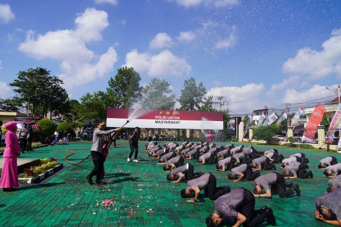 Kapolres Tasikmalaya Kota Pimpin Upacara Kenaikan pangkat 77 Personel, Tekankan Profesionalisme Dan Tanggungjawab Kinerja