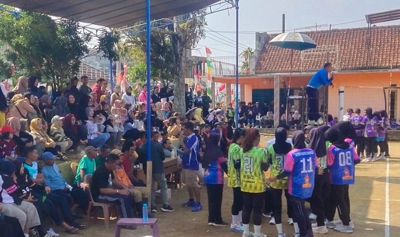 Banjir Saweran Warnai Babak Delapan Besar Putri Cibungur Cup II