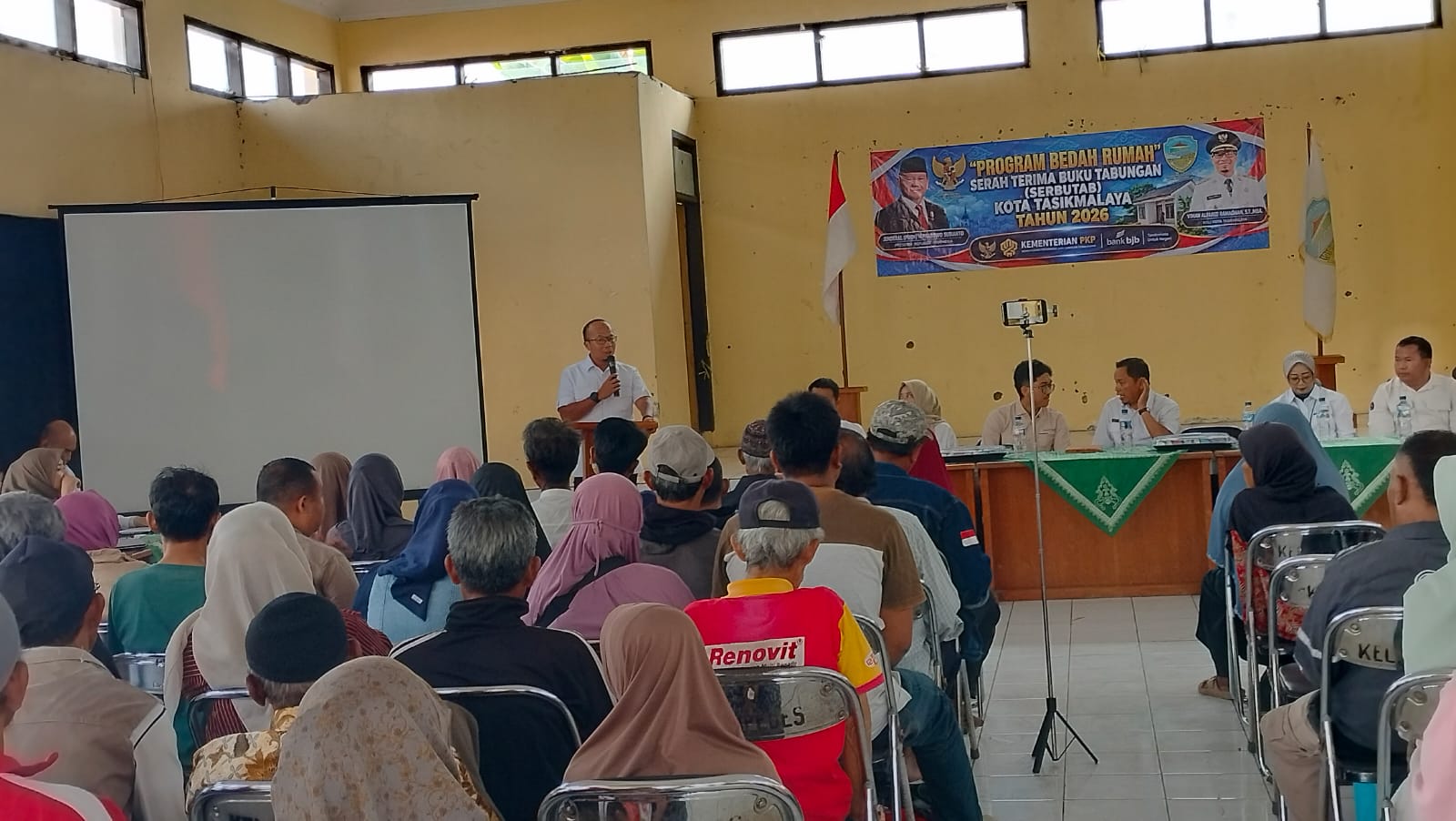 Walikota Viman ” Sekitar 827 Warga Kota Tasikmalaya Dapat Bantuan Bedah Rumah Rp.20 Juta, Yang Tersebar di 10 Kecamatan.