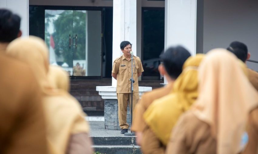 Jelang Purna Tugas Kepala Bappelitbangda Pimpin Apel Pagi