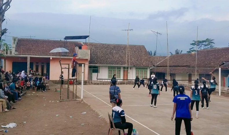 Jelang Pilkades Serentak 2026, Tokoh Masyarakat dan Karang Taruna Cibungur Gelar Turnamen Voli Persahabatan di Kertamandala