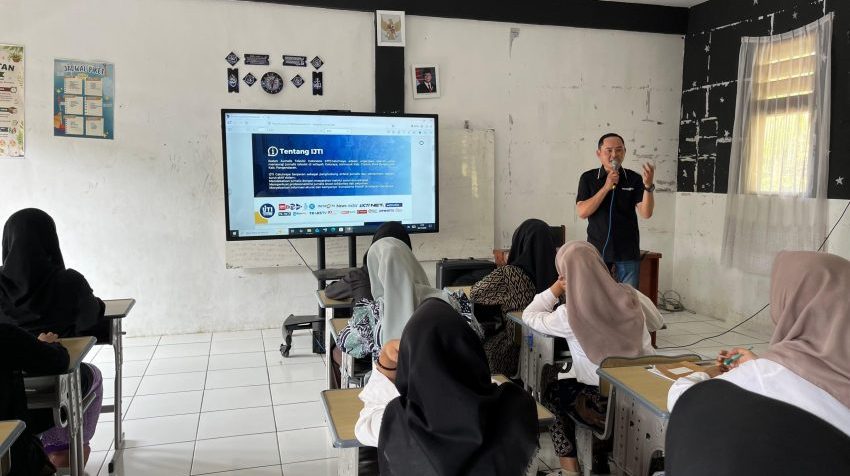 Belajar Jadi Jurnalis dan Presenter, Siswa SMA Islam Tarbiyatul Ummah Ikuti Pelatihan Jurnalistik Bersama Ketua IJTI Galuh Raya.
